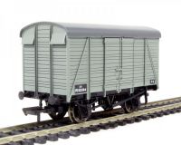 38-081A Bachmann Branchline вагон 12 Ton Southern 2+2 Planked Ventilated Van BR (M) Grey